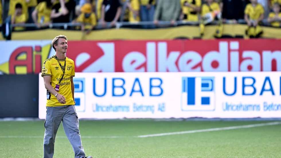 En glad Simon Hedlund återvänder till Elfsborg efter sju år utomlands.