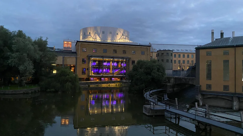Konserthuset Louis de Geer i Norrköping. Här spelar ofta Norrköpings symforniorkester. Båda har spelat huvudrollen i en stor kulturdebatt under sommaren och hösten. Men är allt
så svartvitt som det verkar?