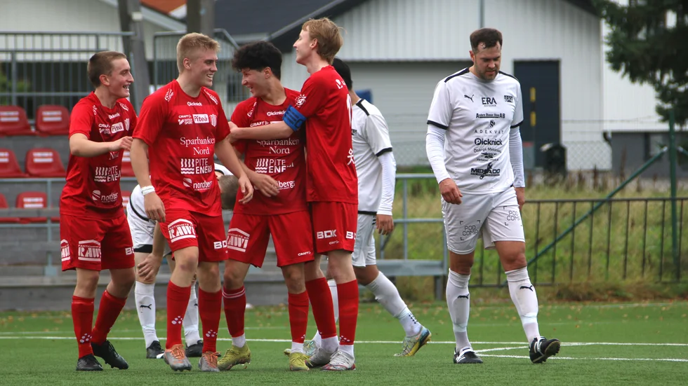 Robert Lundström ryckte in som mittback för Lillpite i säsongens sista match. Då åkte han för första gången i sitt liv ur en serie med föreningen. "Riktigt tråkigt", säger han. 