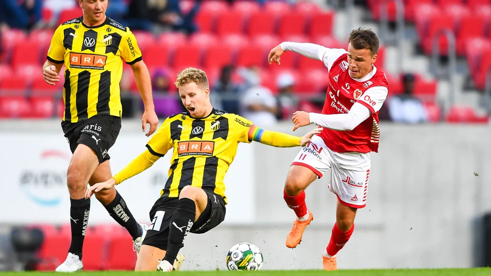 Häcken tappar mark i guldstriden.