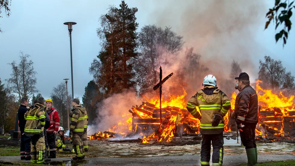 Synen av Hietaniemis nedbrunna kyrka mötte byborna på tisdagsmorgonen.