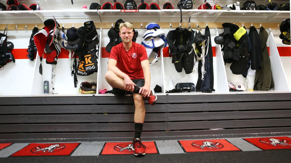 Jesper Samuelsson är en given centralpunkt i Vita Hästens omklädningsrum.
