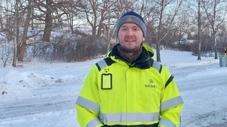 Carl Erichs, gruppchef på Nodra, var själv ute och körde sopor på torsdagen. "Vi försöker hämta så fort vi kan, vi jobbar mycket med övertid nu".