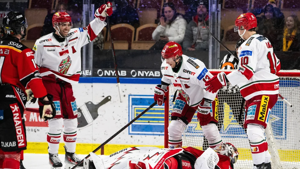 Modojubel efter Mikael Rouhoomas mål i i den första perioden mot Luleå.  