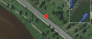 Lastbil stillastående på E4 - ett körfält blockerat