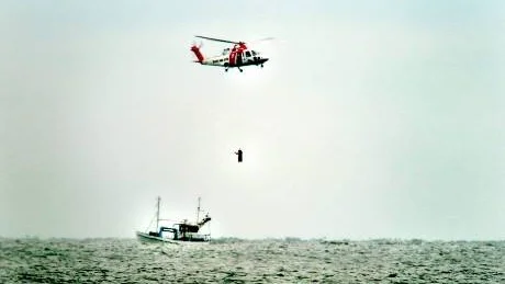 Fritidsbåten bogserades efter räddningsaktionen in till Vändburg i Hamra.                                                                               Foto: Gösta Reiland
