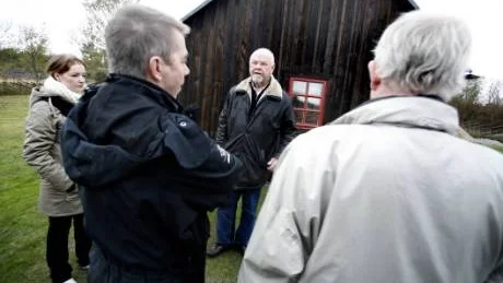 FICK GEHÖR. Miljödomstolens ledamöter lyssnade när Max Hansson fick tillfälle att argumentera för sitt hus och sin sak i Djupvike, Östergarn.                                                                                                                                                                    Foto: Bengan Zettergren/Arkiv