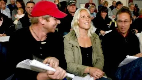 GLADA. Sveriges hittills näst högst betalda lammbagge heter 7097 Esta och köptes av Jenny Andersson och Kjell Nilsson, Graute i Hejnum, på baggauktionen i höstas.  Foto: tommy söderlund/arkivbild