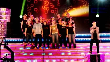 Team Mojje värmer upp inför kvällens Körslaget i Tv4.