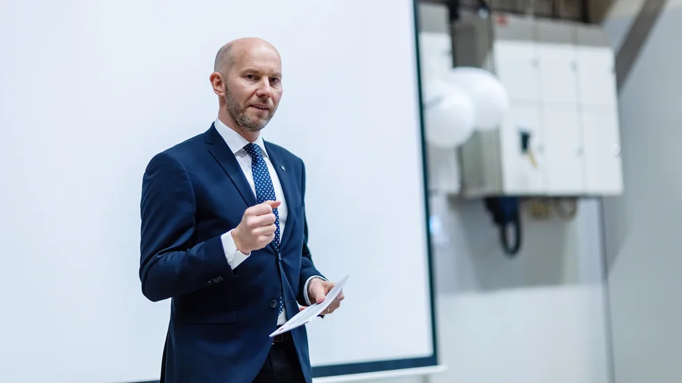 "Tillväxten innebär en förväntad påfrestning både på vår organisation och vår ekonomi", säger kommunalrådet Claes Nordmark (S).