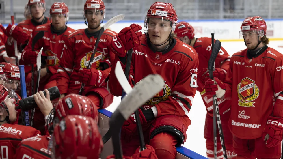 Almtunaspelarna kommer att få en ny klubbchef. Här under ett powerbreak i segermatchen mot Östersund.