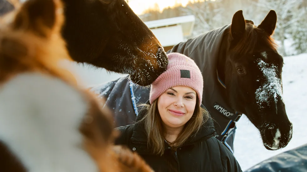 Drömmen om en egen hästgård blev sann för Anna Kemnevall. Nu ska hon fortsätta utveckla sitt sadelföretag Kemnevall Collection i takt med att byggnaderna på gården renoveras klart.