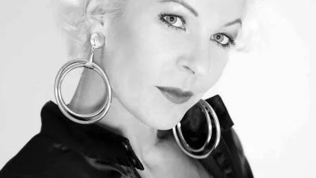 Eva Eastwood kommer till Gamleby folkpark på lördag.  Foto: Bonnier Amigo