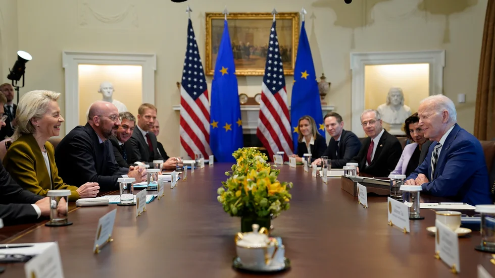 EU-kommissionens ordförande Ursula von der Leyen och EU:s rådsordförande Charles Michel träffade USA:s president Joe Biden i Vita huset på fredagen.