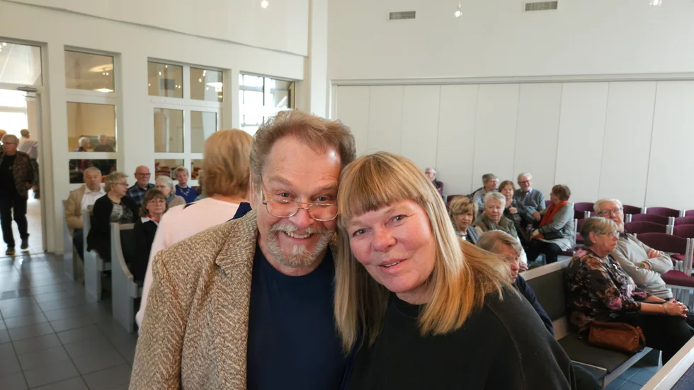 Jörgen Mulligan och Liselott Lindeborg bjöd på sig själva, när de berättade minnen från teaterns värld.