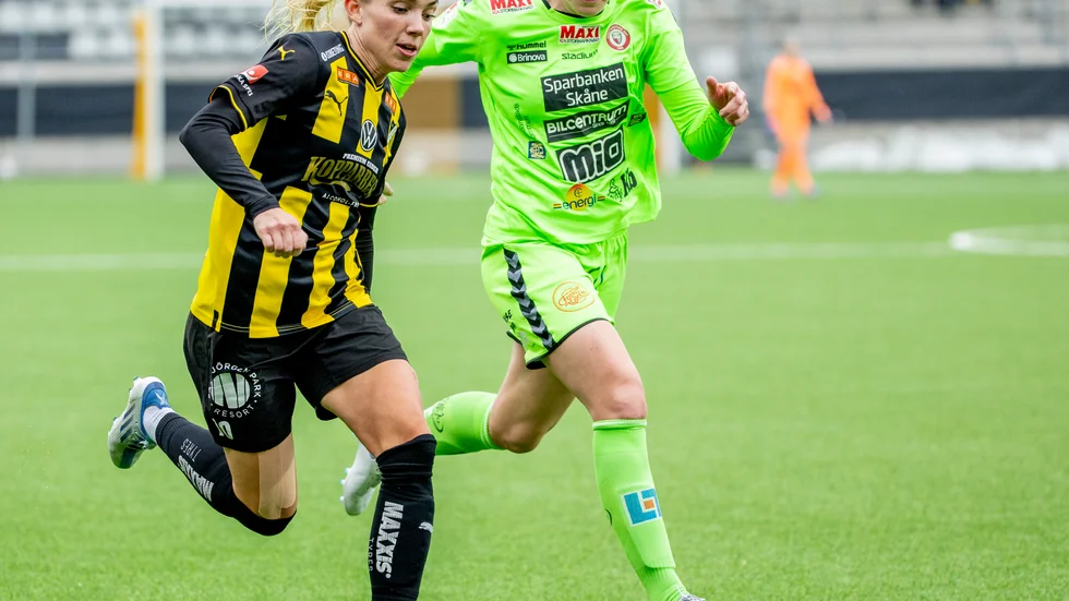 Häckens Elin Rubensson och Kristianstads Mia Carlsson. Arkivbild.