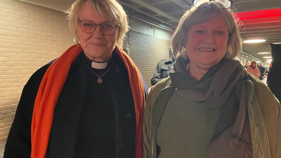 Birgitta Kristersson Ed tog med sig syster Anette Ed för att lyssna på ljuv musik. ”Vi hoppas få höra Eternal love och Din tid är nu”. 