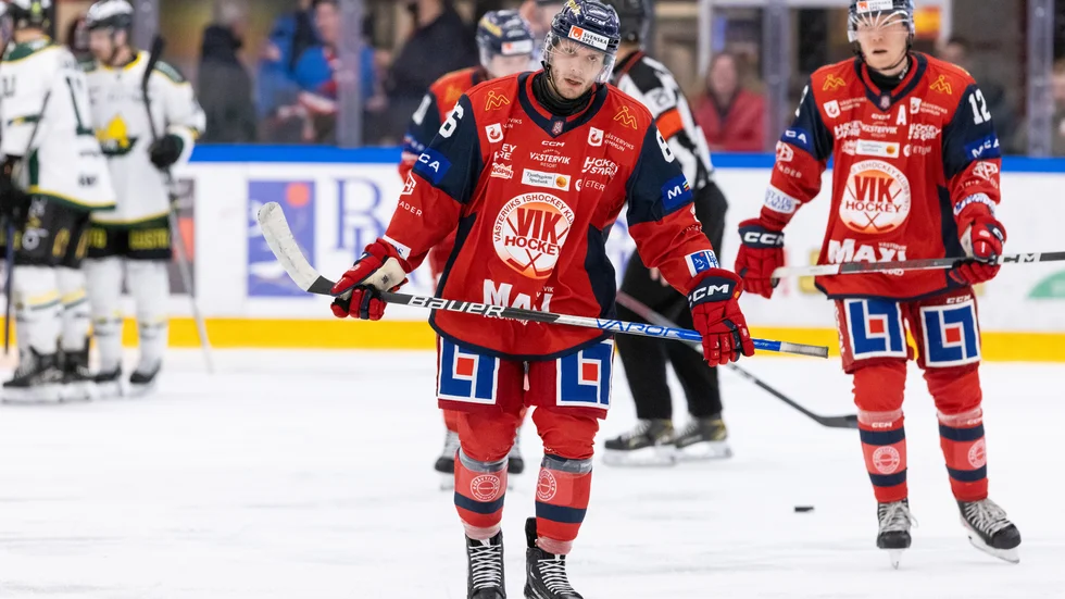 Vaclav Karabacek har en match kvar på sin tre matcher långa avstängning. På fredag, då VIK tar emot Nybro, är han åter tillgänglig för spel.