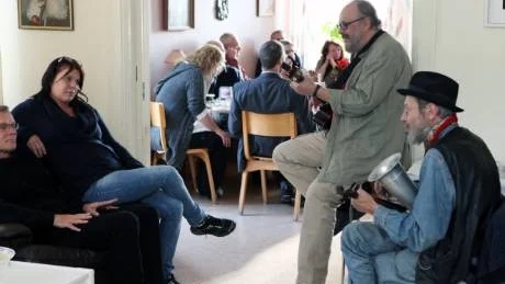 Trubadurer jubilerumsfirar. Janne Ström och Anders Schilling spelade och sjöng och gästerna bjöds på korv, kaffe och tårta när Birgagården firade fem år.Foto: Rolf Jönsson