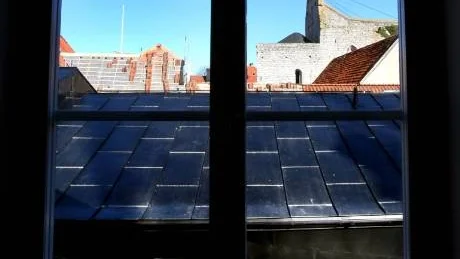 Bo Strömbergs utsikt får honom att tänka på sydligare breddgrader, i bakgrunden skymtar Domkyrkan.