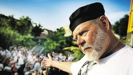 Nöjd. "Det känns så jävla bra med att det är närproducerat", säger livsnjutaren Tommy Malmqvist som tillsammans med Paul Bergström står för komponering av mat och meny.