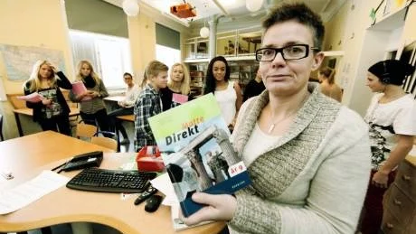 Räcker inte. Matte Direkt är en bra bok, men man kan inte bara hålla på att räkna tal i en bok, tycker läraren Cecilia Henriksson som förra läsåret tog sin klass till riksfinal i matematiktävlingen Sigma Åtta.Foto: Rolf Jönsson