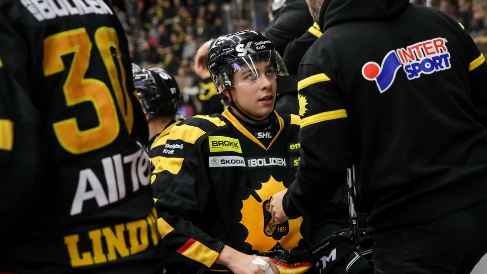 Filip Engarås, här i en av sina SHL-matcher för Skellefteå AIK, har blivit nedflyttad till ECHL.