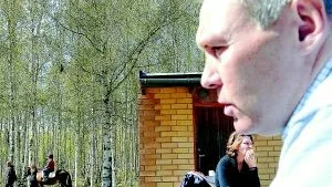 KÄMPAR OM ELEVER. Norrskenets friskola hade öppet hus i helgen. Besökarna kunde bland annat rida och vara med i straffkasttävling med Stefan "Skuggan" Nilsson. Alla elever som börjar på skolan får också låna en varsin bärbar dator. "Jag vågar säga att ingen valt vår skola enbart på grund av prylar", säger skolans rektor Mats Vikström. Foto: Roland S Lundström