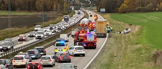 Bil voltade på E 4 – långa köer uppstod