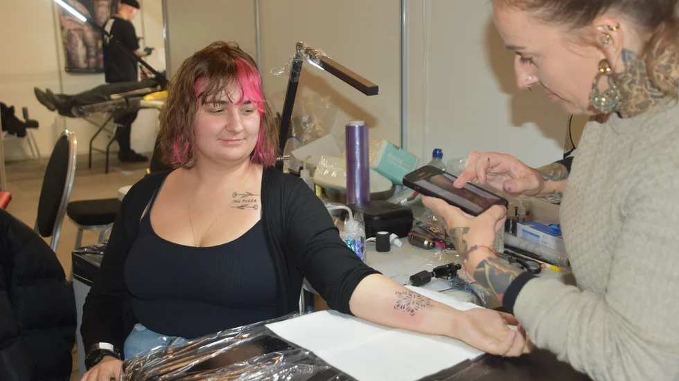Josefine Mosesson hade precis blivit tatuerad av Marina Farran från Barcelona. 