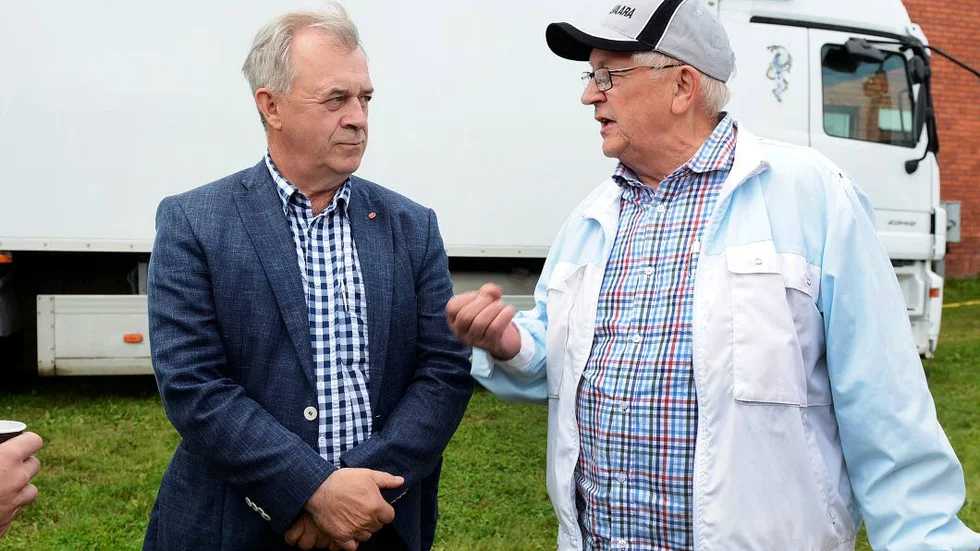 Helge Falck, Svappavaara pratar skogsfrågor med landsbygdsminister Sven-Erik Bucht.