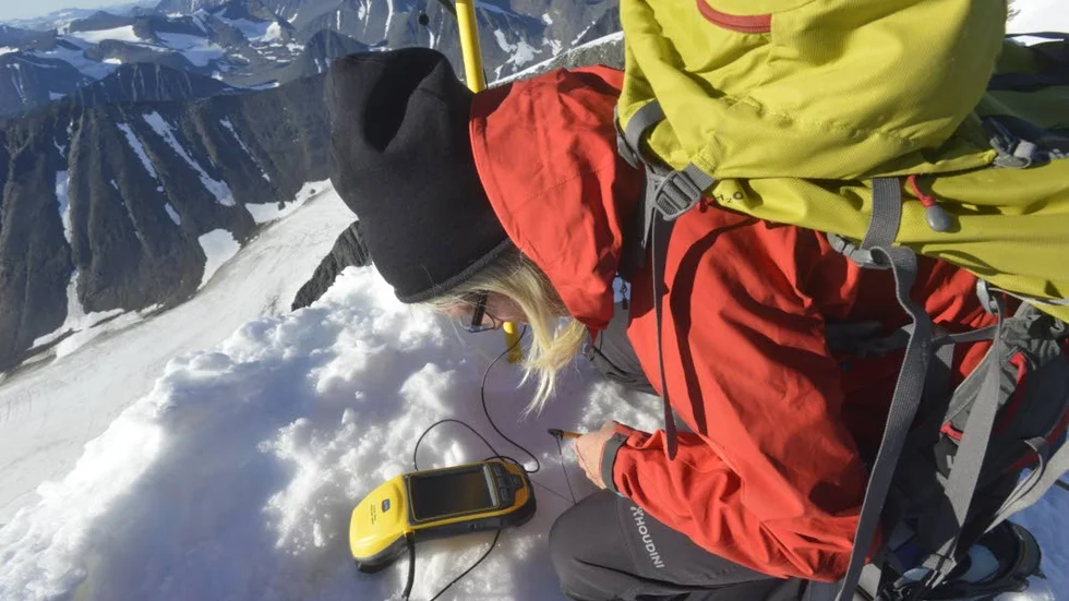 Differentiell GPS. "Den kopplar upp sig mot ett antal satelliter som hjälper till att räkna ut hur hög punkten är", säger Gunhild Rosqvist.