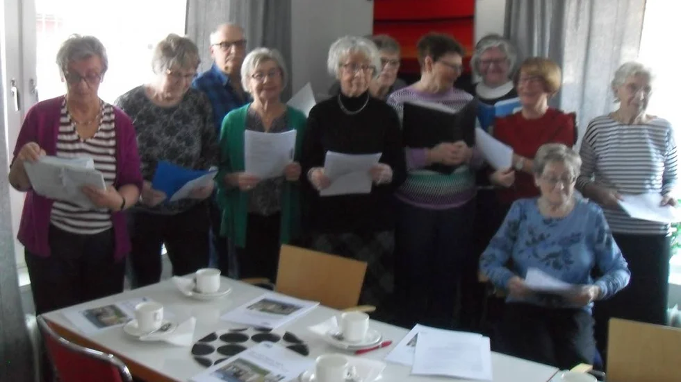PRO Skurholmens styrelse. Sittande från vänster vice sekreterare Bengt Svanberg, ordförande Inga Ylitalo och ledamot Siv-Britt Widmark. Stående från vänster ledamot Henry Isaksson, studieorganisatör Nils-Levi Johansson och sekreterare Iris Fredriksson.