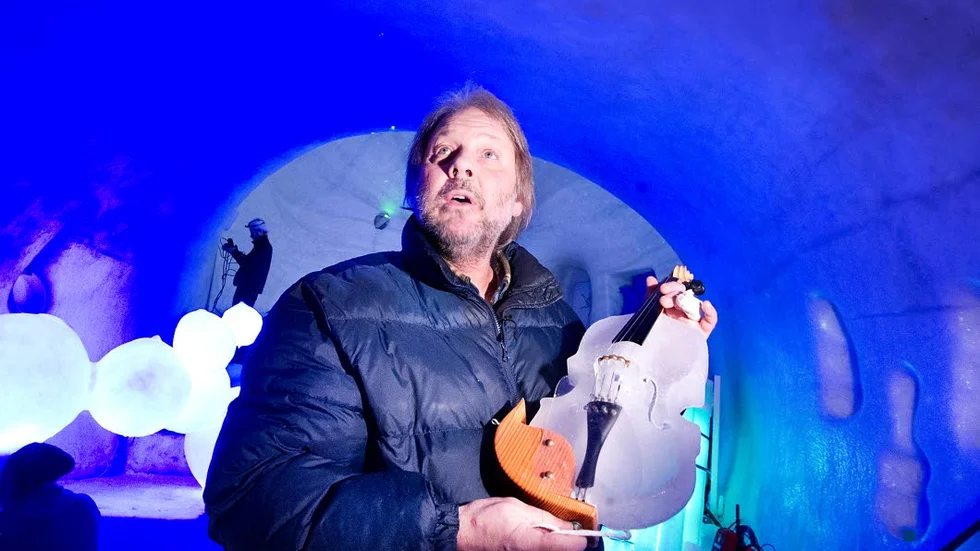 Tim Linhart får sätta sina isinstrument i händerna på berömda amerikanska musiker.