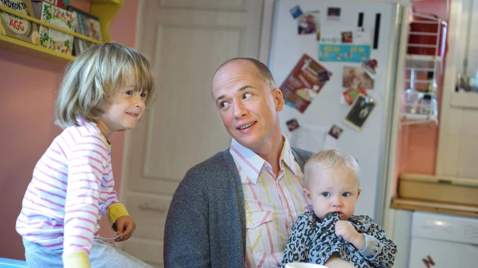 Daniel Åberg tillsammans med Tage och Ejda.