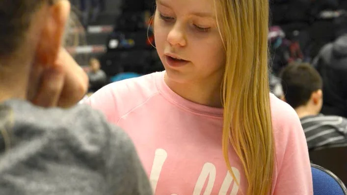 STRATEGI. Svea Henriksson väljer noggrant sitt nästa drag.