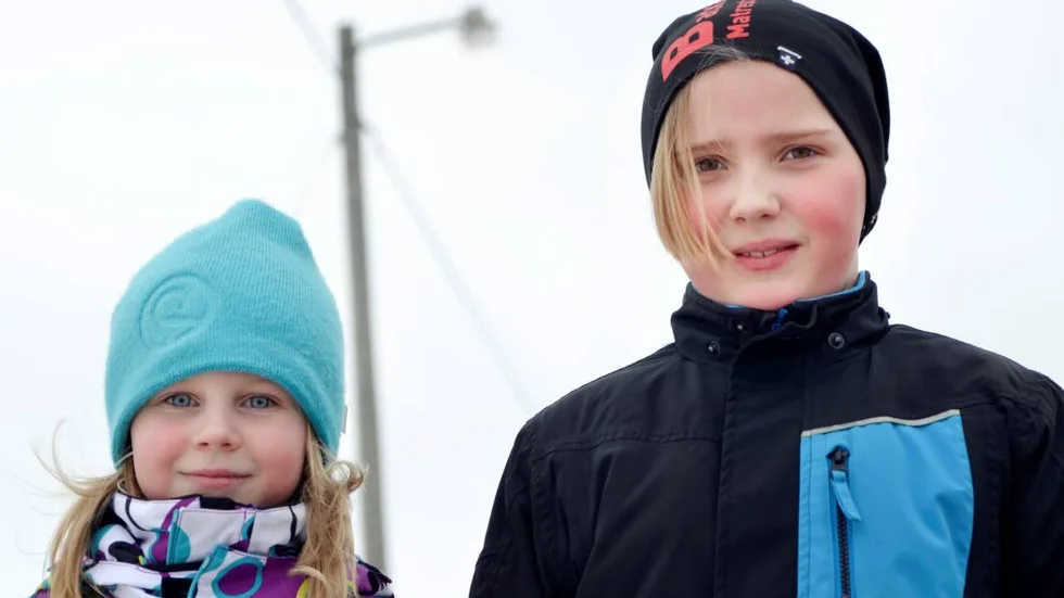 BARN ÄR VIKTIGA. Ella Lindhal och Elvira Ersson säger att också barns åsikter är viktiga.