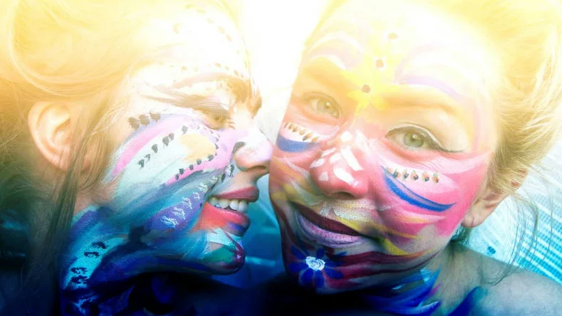 FALLONDRINS. Frida Palovaara och Kimberley Ahlström.