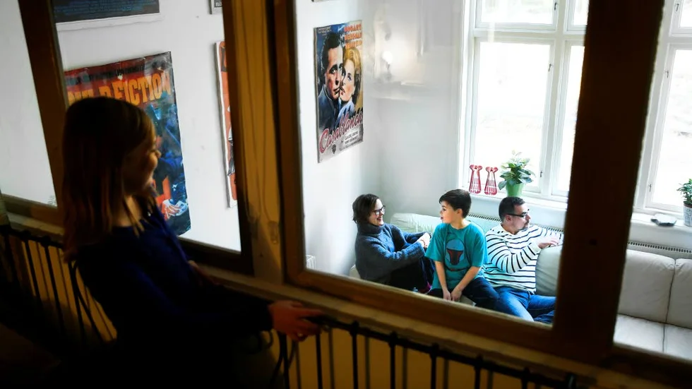 Selma Kenttä har utsikt över vardagsrumemt från sitt lilla rum