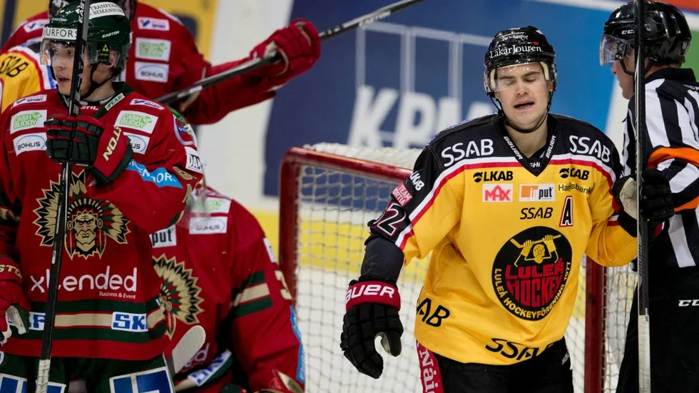 TUNGT FALL. Luleå Hockey och Karl Fabricius svarade för en plattmatch mot Frölunda.