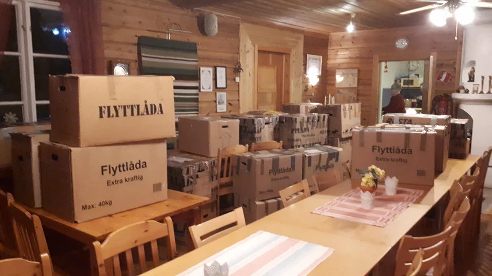 24 kartonger med förnödenheter är på väg från Kardis till Ukraina.            