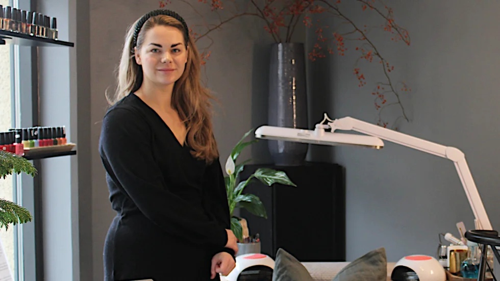 Aina Wiger blev inte av med några pengar men hon känner sig ändå lurad av bedragaren som ringde. "Det var ett tvättäkta bedrägeri och i efterhand känner jag mig som en pensionär som blivit lurad", säger hon.