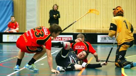 Kirunas Fredrik Siekas kämpade tillsammans med sitt lag för att vinna mot Piteå. "Vi bestämde oss för att ta tre poäng redan i torsdags", säger tränaren Jonas Sixtensson.