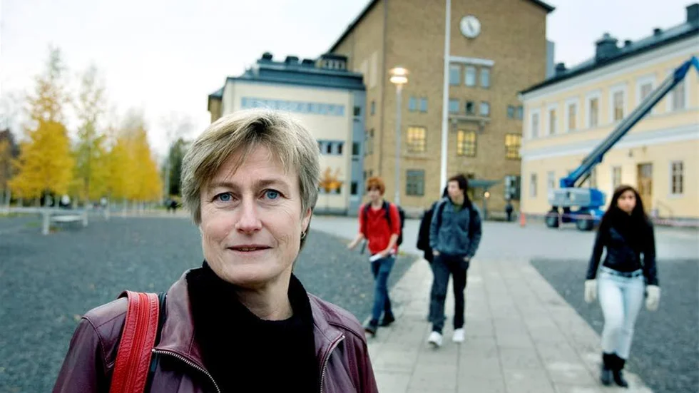 För att klara en likvärdig skola när det gäller datorer till elever och lärare måste nu skolan hitta tio miljoner kronor någonstans. Karina Pettersson-Hedman säger att det kan röra sig om att minska på lokaler eller skjuta på investeringar.