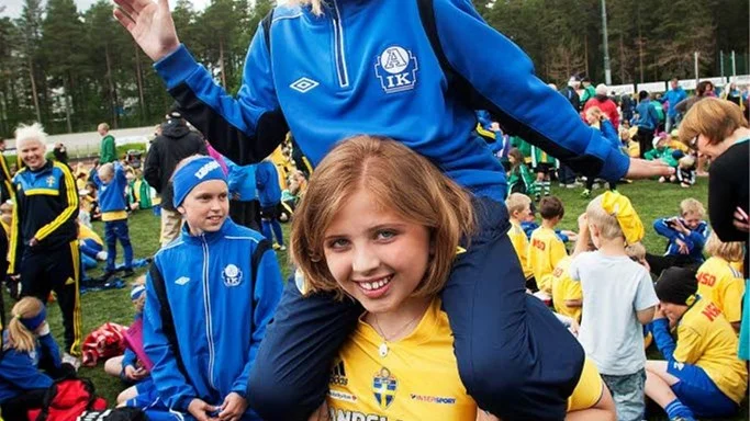 Nove Wikström, 10 och Alva Lundberg, 10 spelar båda i Alviks IK och tyckte fotbollskolan hade varit rolig.
