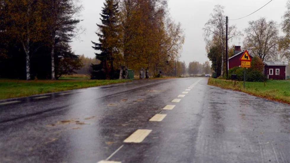 Väg 579 mellan Ersnäs och Alvik. Här gjorde Asfaltbeläggningar arbeten på uppdrag av Trafikverket. Det är en av de upphandlingar som den misstänkte projektledaren medverkade i och som Bodenföretaget tog hem under åren 2008-2011.