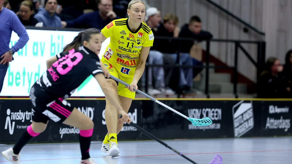 Anna Moberg är Endres hybridspelare som levererar så väl som back som forward. Själv har hon tröttnat på att flytta runt och efterlyser mer långsiktighet.