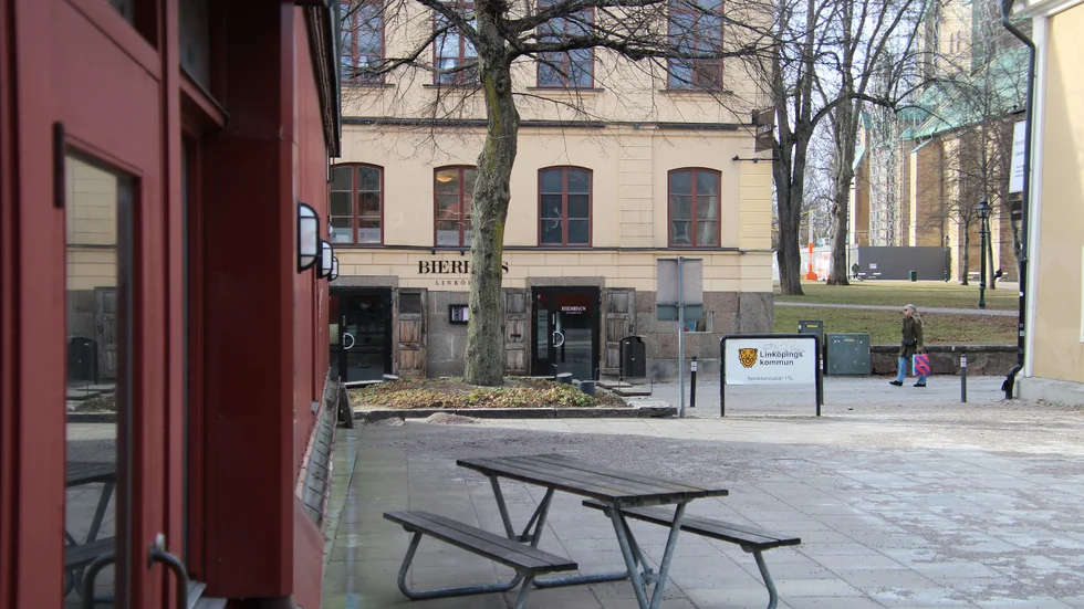 Om Bierhaus får bygglov ska det här ensamma bordet ersättas av en uteservering med 70–80 sittplatser och en bar.