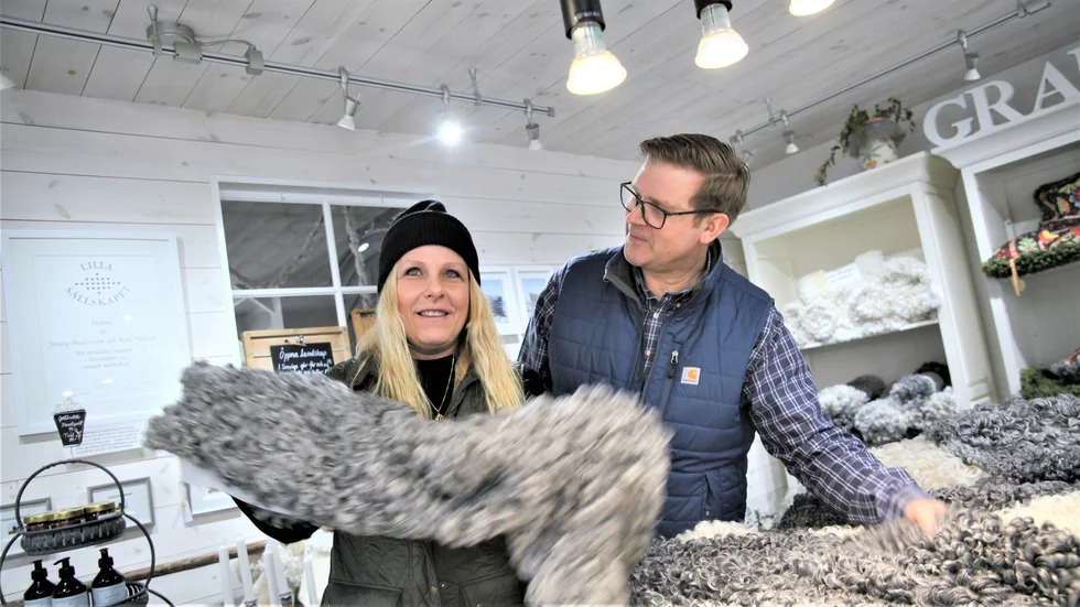 Jenny Andersson och Kjell Nilsson på Graute gård i Hejnum tog hem båda de tyngsta klasserna i skinn-SM i Tranås; bästa besättning i såväl vitt som grått skinn.