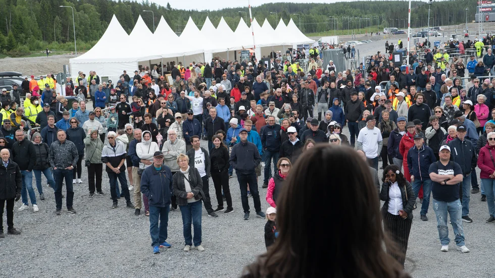 Invigningen av batterifabriken drog mycket folk, men fler behöver flytta till Skellefteå och norra Norrland.
